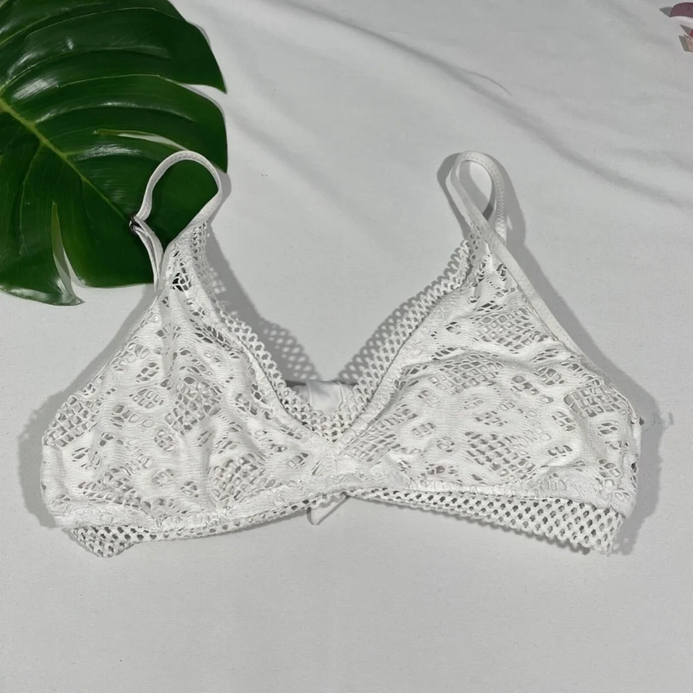 Used Becca Captured Crochet/Lace Bikini Top in White [SZ‎ Medium ]